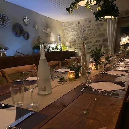 Du Pere Jean Bed & Breakfast *