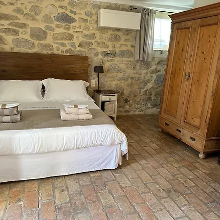 Du Pere Jean Bed & Breakfast *