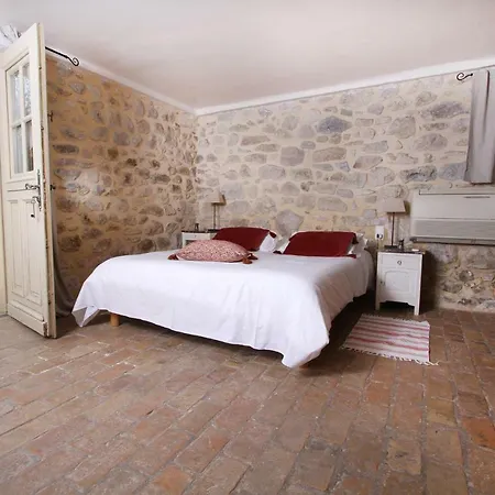 Du Pere Jean 4* Roche-Saint-Secret